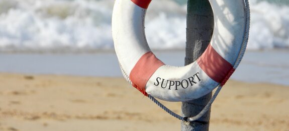 Rettungsring am Strand mit Support