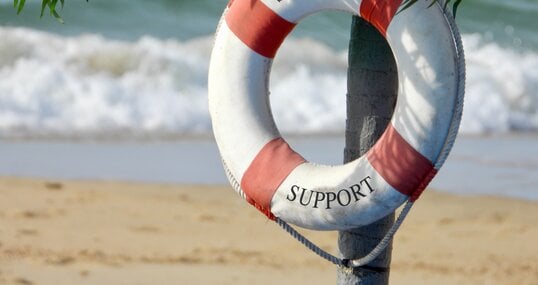 Rettungsring am Strand mit Support