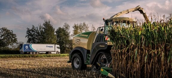 Produkte / Nutzfahrzeuge von Krone, hier Häcksler und Auflieger 