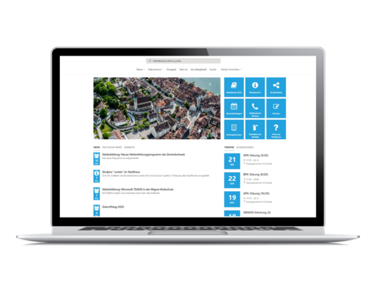 Ein Laptop mit einem Screen Shot vom Intranet der Stadt Zug in der Schweiz.