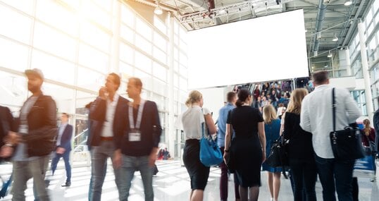 Menschenmenge zur Visualisierung der Hannover Messe